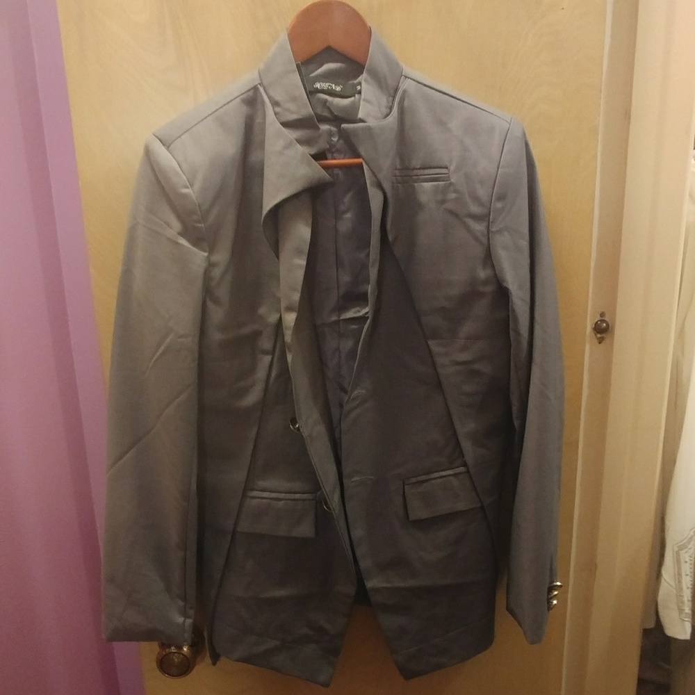 Menswear - Picture 2 of 3